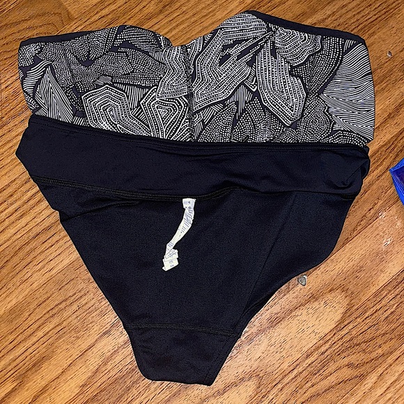 Lululemon  Athletics - Picture 11 of 12